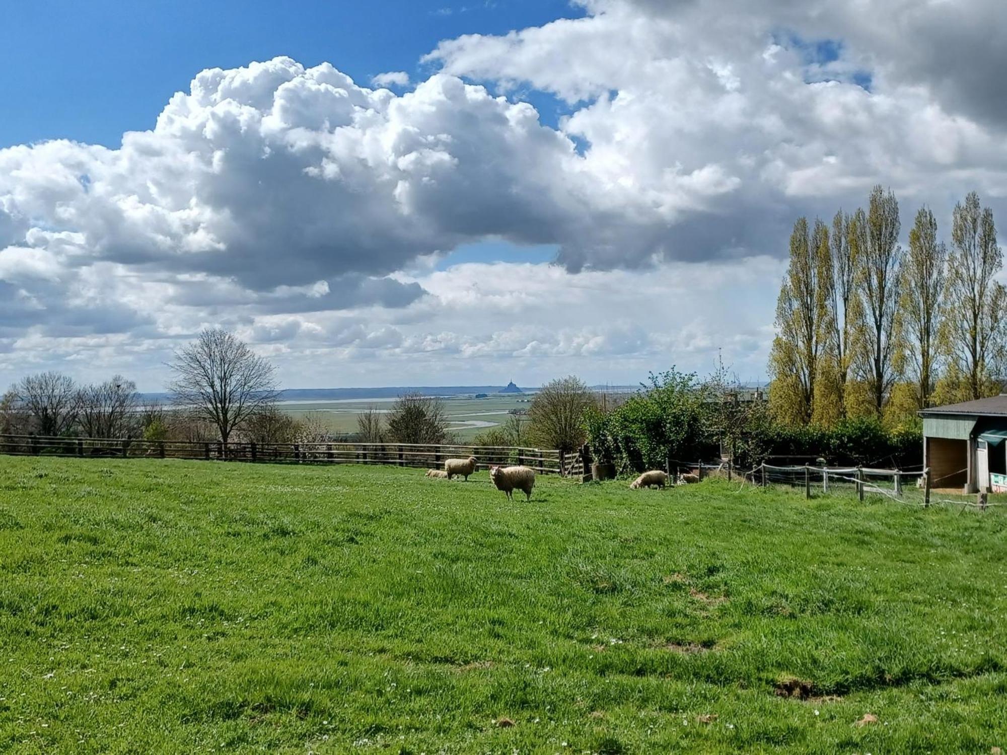 Joli Appartement Avec Vue Sur La Baie Avranches Bagian luar foto
